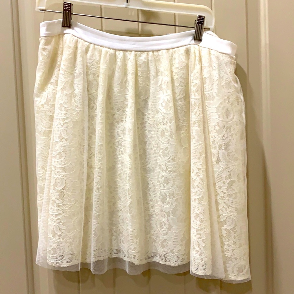 Lace skirt